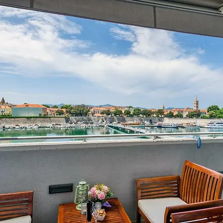 アパート Skadenca