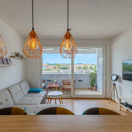 شقة Skadenca زادار